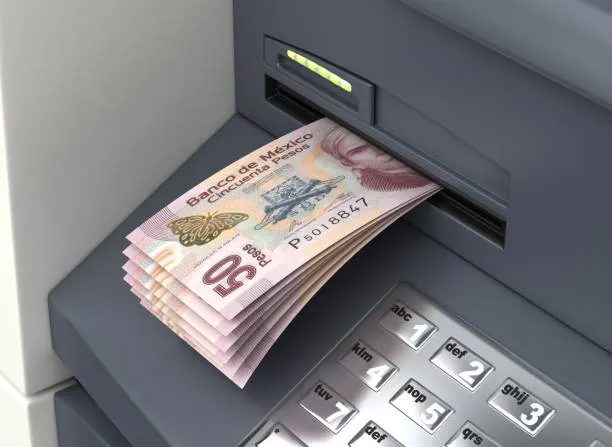 Movimientos en efectivo bajo la mira del SAT: así opera el esquema de reporte bancario