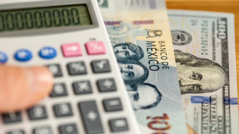 Golpea a millones de familias, el efecto oculto del “superpeso”