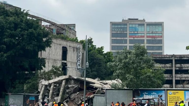 Colapsa edificio en demolición en colonia Escandón