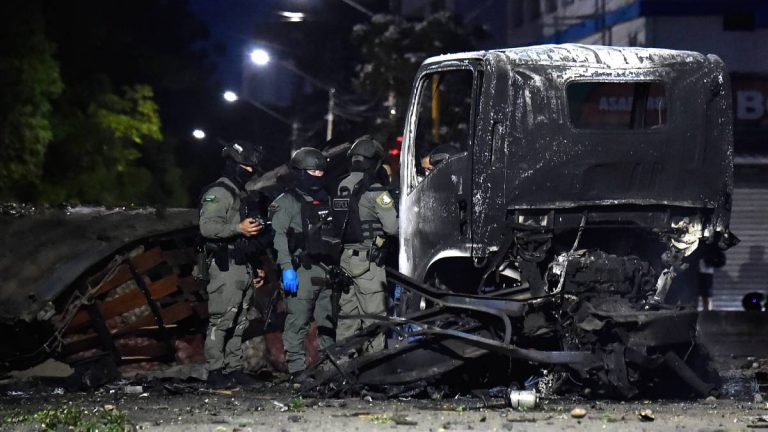 Explosión de carro bomba deja 11 lesionados en Colombia