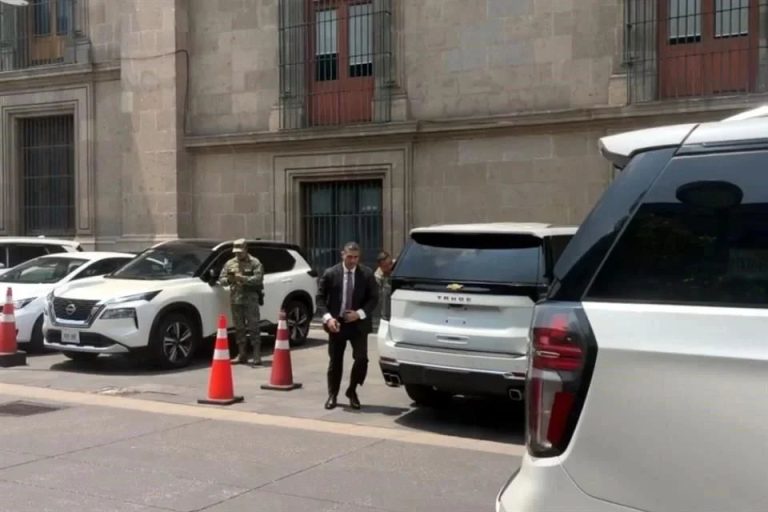 Llega Gabinete a Palacio Nacional; descartan «jalón de orejas»