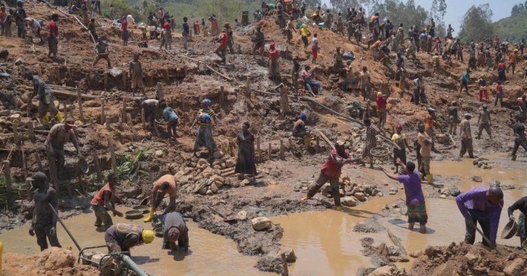 Derrumbe en mina de oro en Colombia deja 13 muertos