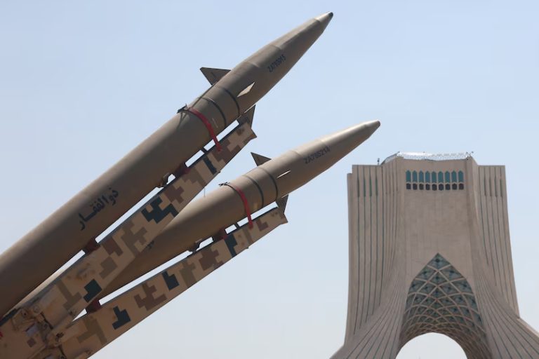 Régimen de Irán amenazó con “ataques devastadores” contra bases de EEUU