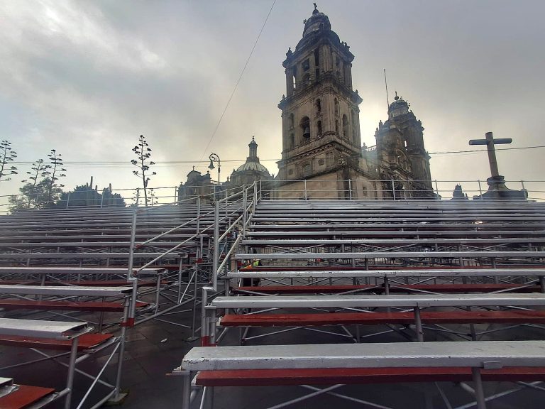 Avanzan preparativos con motivo de los festejos patrios en el zócalo CdMx