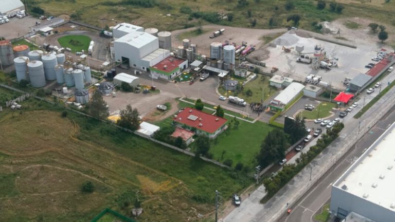Aseguran 800 mil litros de huachicol y tres tractocamiones tras operativo en Huejotzingo
