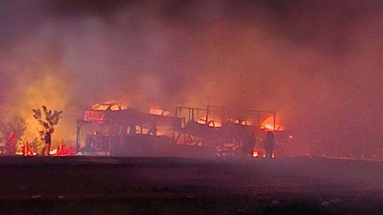 Incendio reduce a cenizas nueve vehículos de alta gama