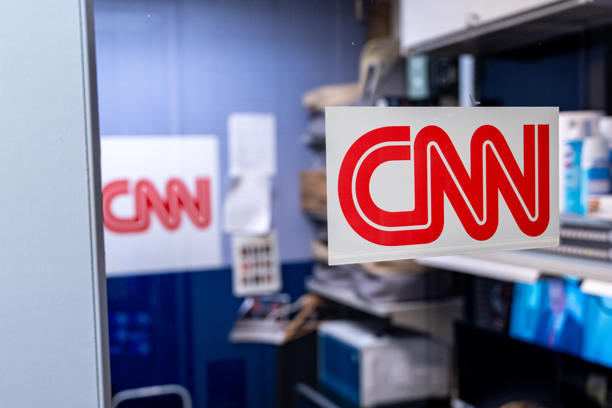 Cadenas de noticias de EU suspenden cobertura de Trump