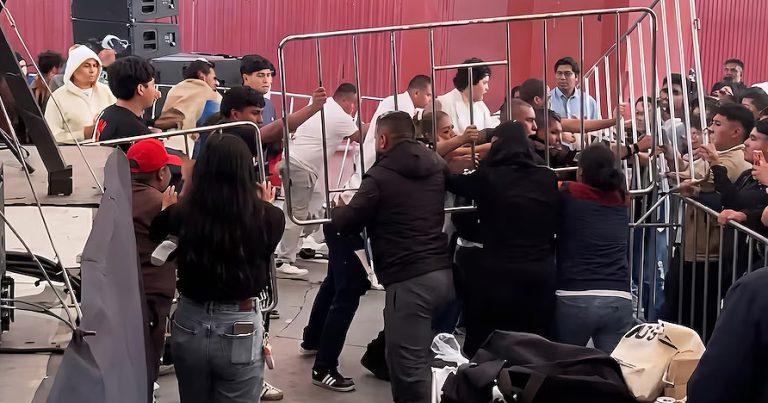 Normalistas de El Mexe irrumpen en evento de Claudia Sheinbaum en Hidalgo: reclaman justicia por estudiante asesinado