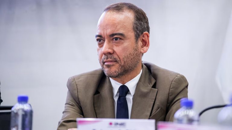 A horas de iniciar proceso electoral Roberto Carlos Félix asume la Secretaría Ejecutiva del INE