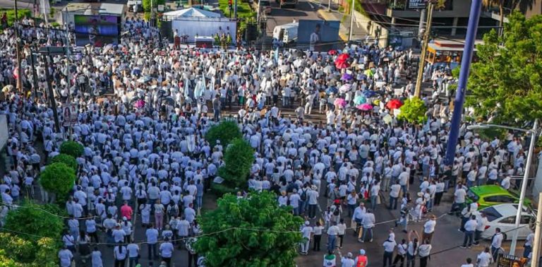Miles marchan por la paz y exigen freno a la violencia, en Sinaloa