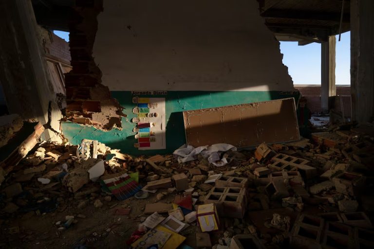 La Guaira retoma clases entre escombros y ausencias tras el doble terremoto