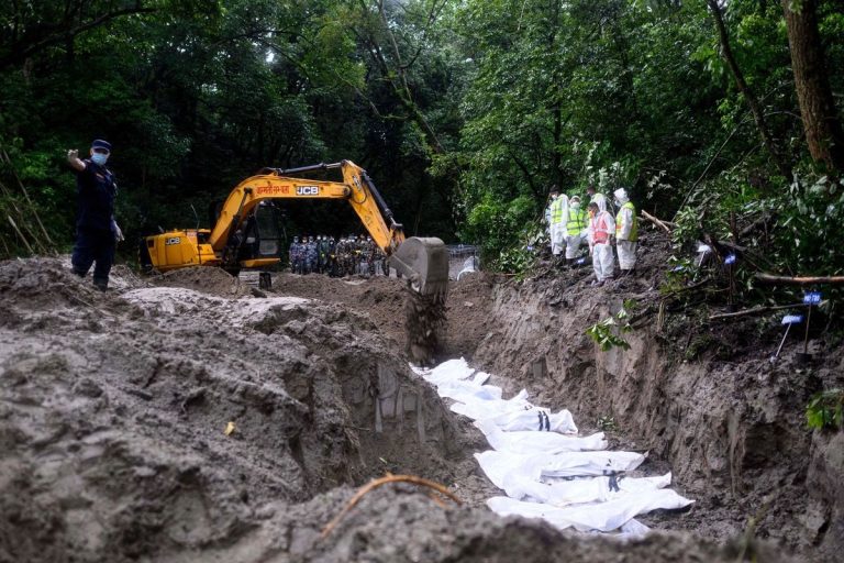 Supera mil muertos y 4 mil 500 desaparecidos deslave entre Nepal y China