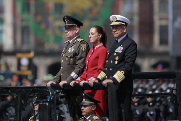 CSP encabeza Desfile Cívico Militar por 216 Aniversario de la Independencia de México