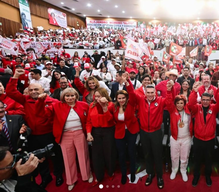 Rinden homenaje a Alejandra Barrios, por sus 47 años como Priista