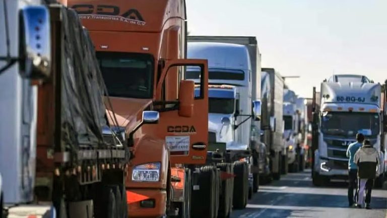 Transportistas acuerdan diálogo con Segob; CANACAR mantiene convocatoria, de protesta