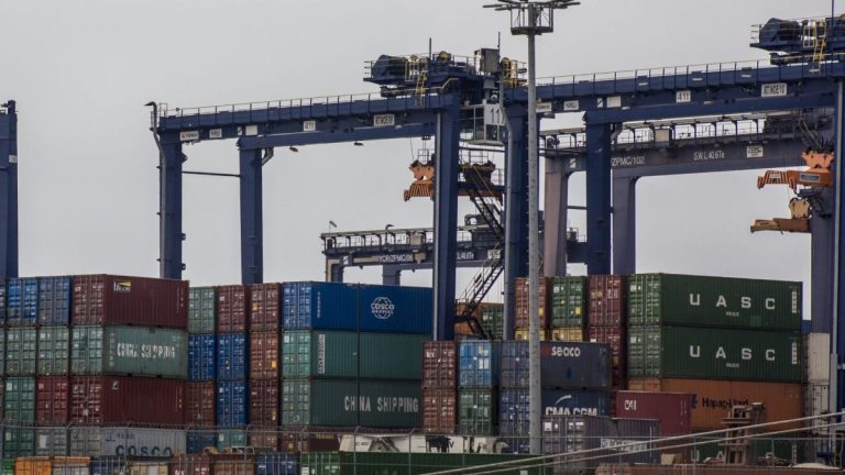 Balanza comercial en septiembre con déficit de 606 mdd