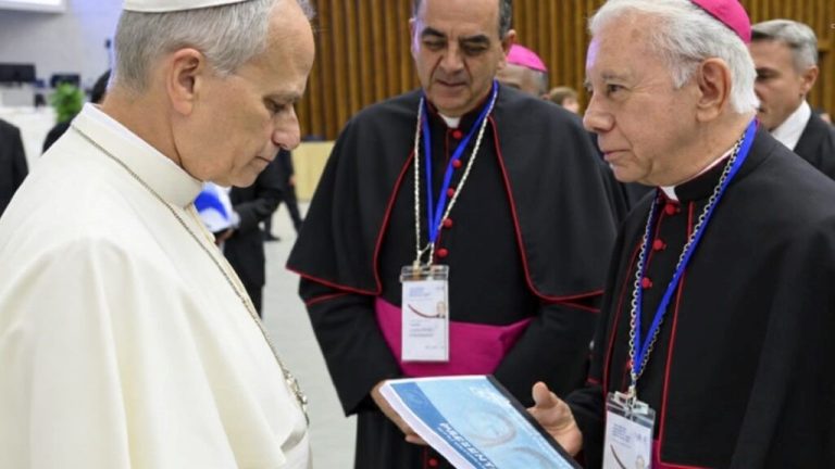 CEM entrega testimonios sobre desaparecidos al Papa León XIV