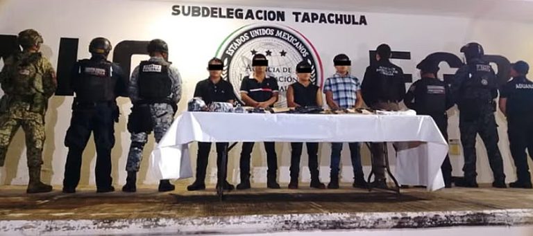 Detienen a cuatro integrantes del Cártel del Pacífico en Chiapas con armas y camioneta robada
