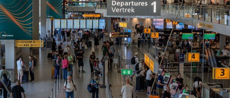 Decomisan 18 kg de cocaína a miembro de tripulación de vuelo a Países Bajos
