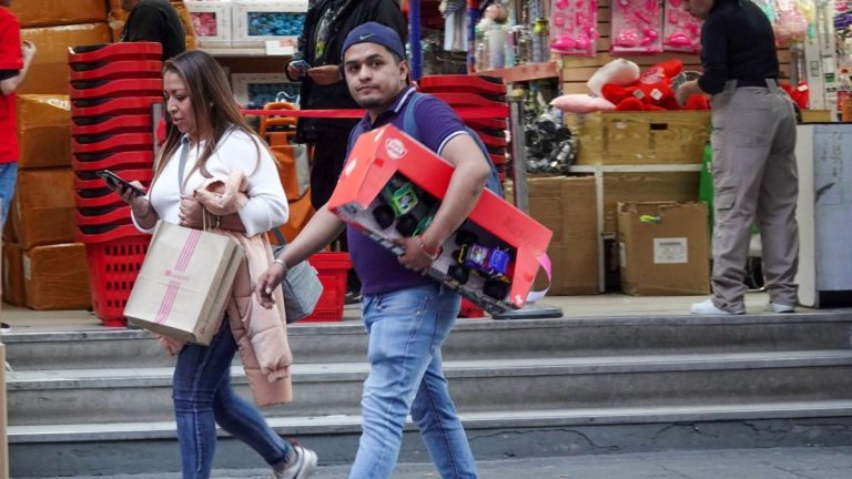 Mexicanos ven peor el empleo, la economía y sus posibilidades de gastar