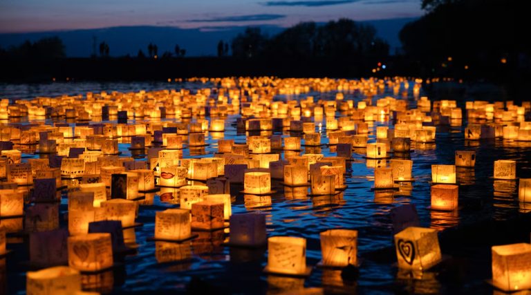Chapultepec se iluminará con miles de lámparas flotantes, durante el Día de Muertos