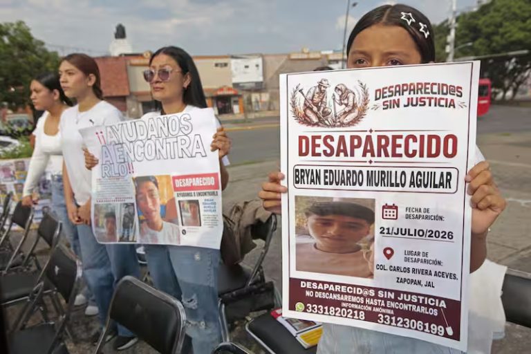Demandan a la fiscal Ernestina Godoy por fallas, en banco de datos