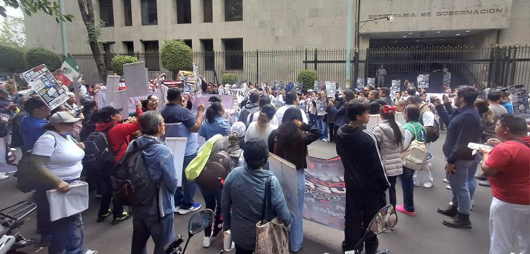 Ingreso a Segob una comisión de trabajadores del IMSS, para dar solución al pliego petitorio
