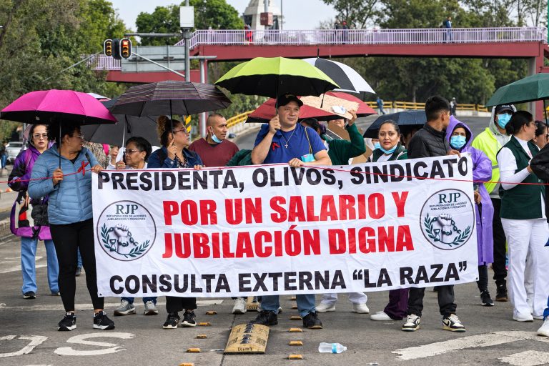 Se agrava la rebelión en el IMSS contra su líder sindical