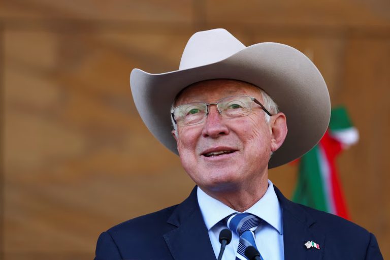 Ken Salazar pide alianza norteamericana más sólida