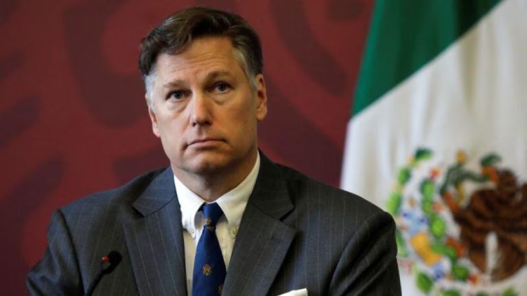 Landau responde con un «A la orden» a Jasmine Bugarín