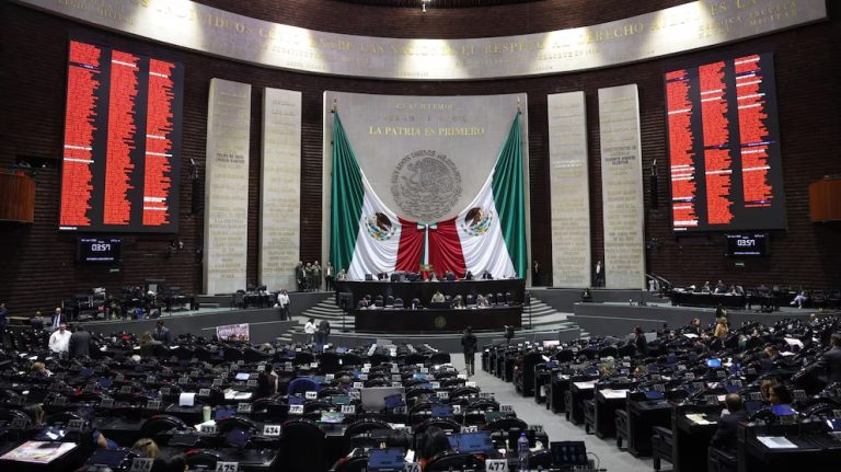 Aprueban Ley Antimemes entre acusaciones de censura por casos como los de Andy López Beltrán y Rubén Rocha Moya