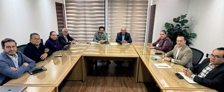 Zoé Robledo va a contrarreloj: Sheinbaum espera plan integral para resolver crisis en IMSS