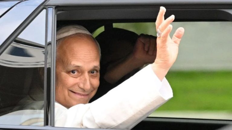 Papa León XIV abandona hospital tras operación por cáncer