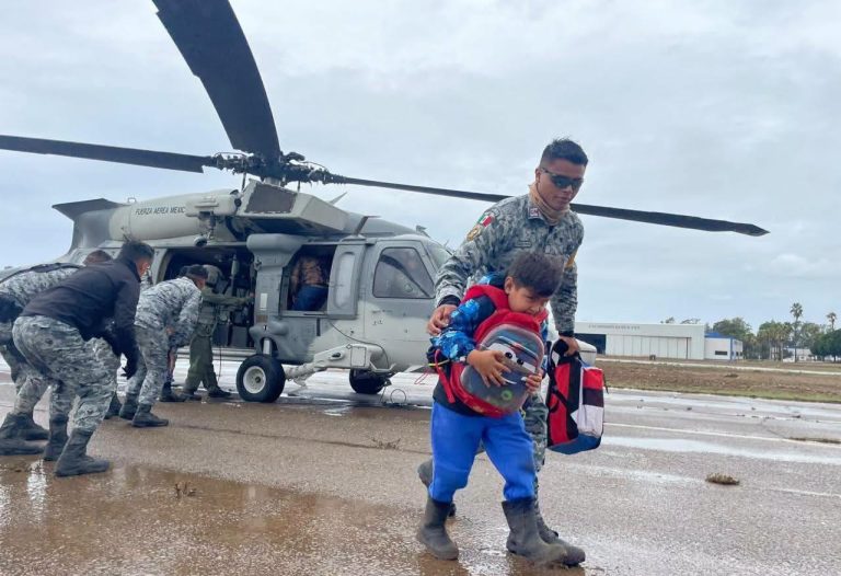 Rescata del Ejército a 32 personas en Baja California