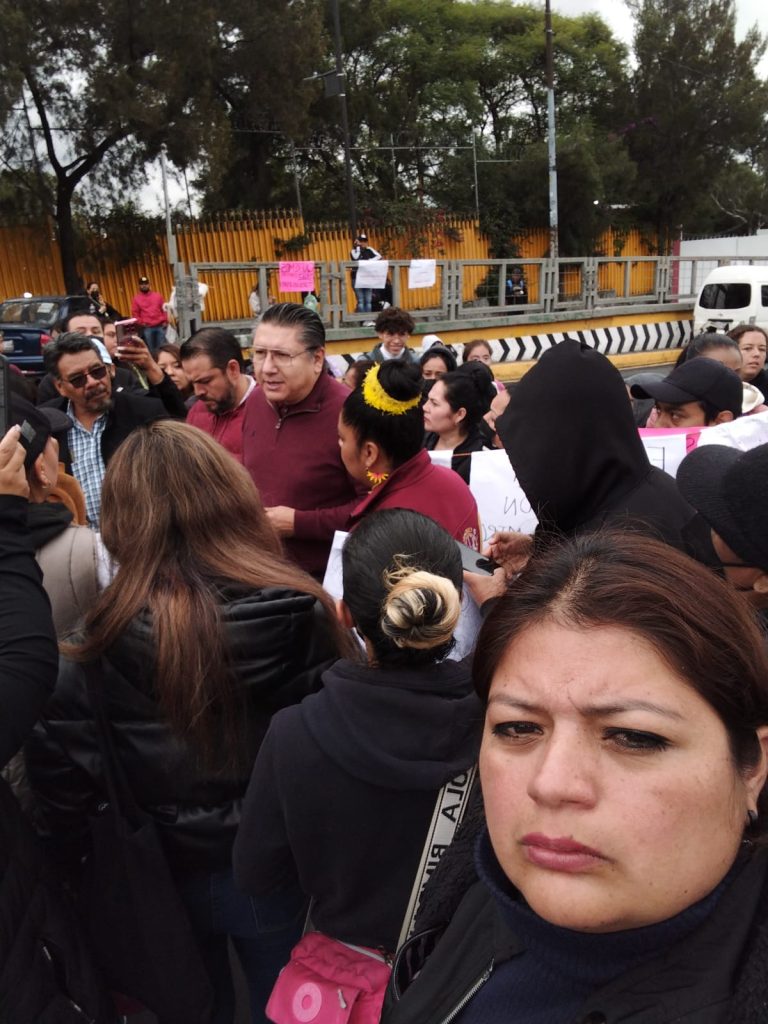 Padres de familia exigen destitución de la directora de la Escuela Secundaría Técnica Nº 13 en Naucalpan, por actos de corrupción   