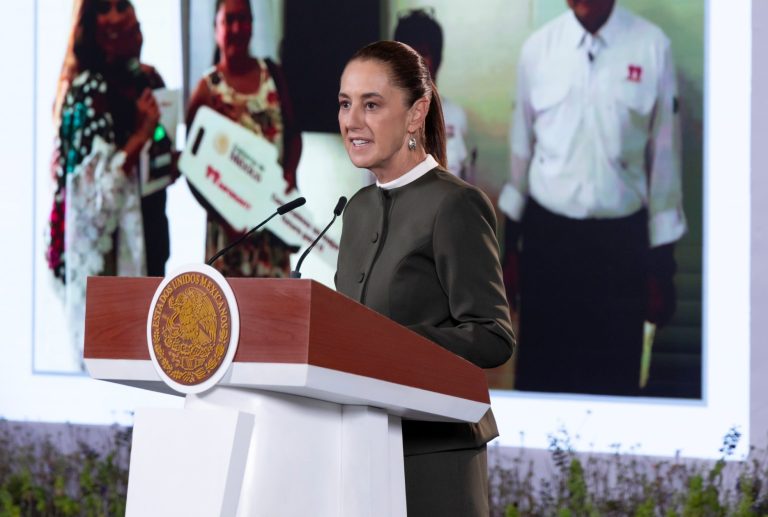Sheinbaum pone fecha límite a Zoé Robledo; para resolver crisis, en el IMSS