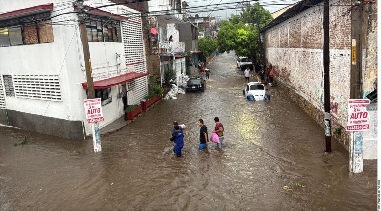 «Simón» golpeará Jalisco como categoría 5; CNPC suspende la movilidad en 4 estados