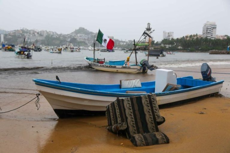 Huracán Simon pone en alerta a 5 estados