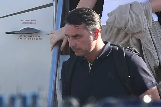 Salí de Brasil para mantener liderazgo y tener voz activa: Flávio Bolsonaro