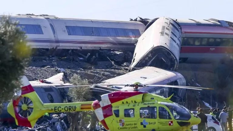 Choque de dos trenes de alta velocidad deja 64 muertos en Toledo, España