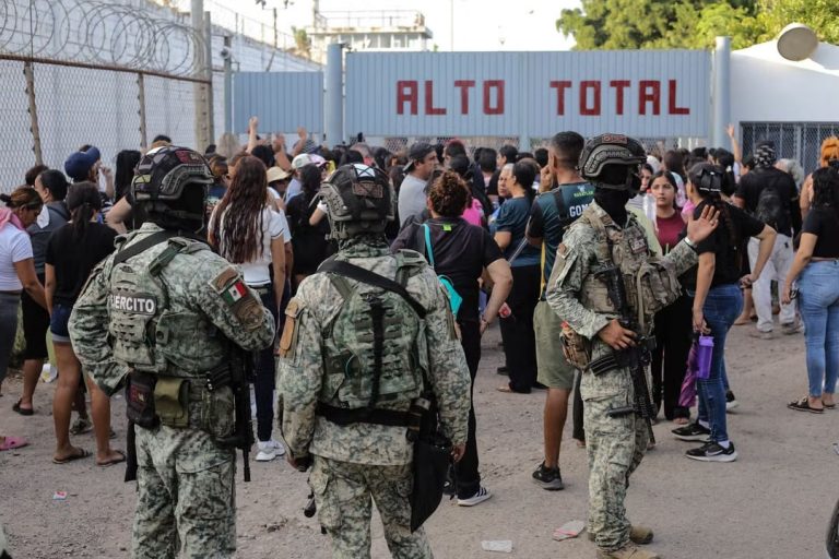 Suspenden a director de penal en Mazatlán, tras motín que dejó 12 muertos